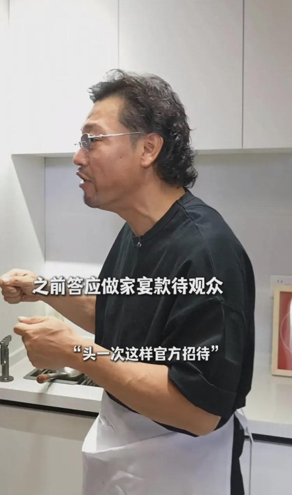 优配合伙人 45岁贾冰在家请客曝光，装修高级又大气，餐厅一看就不简单